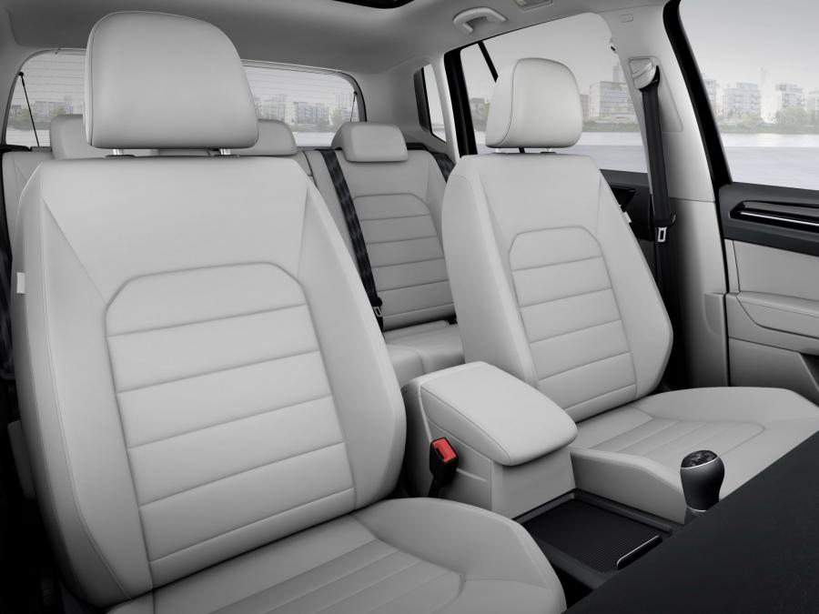  Volkswagen Golf Sportsvan Concept 2013 года  (фото 9 из 14)